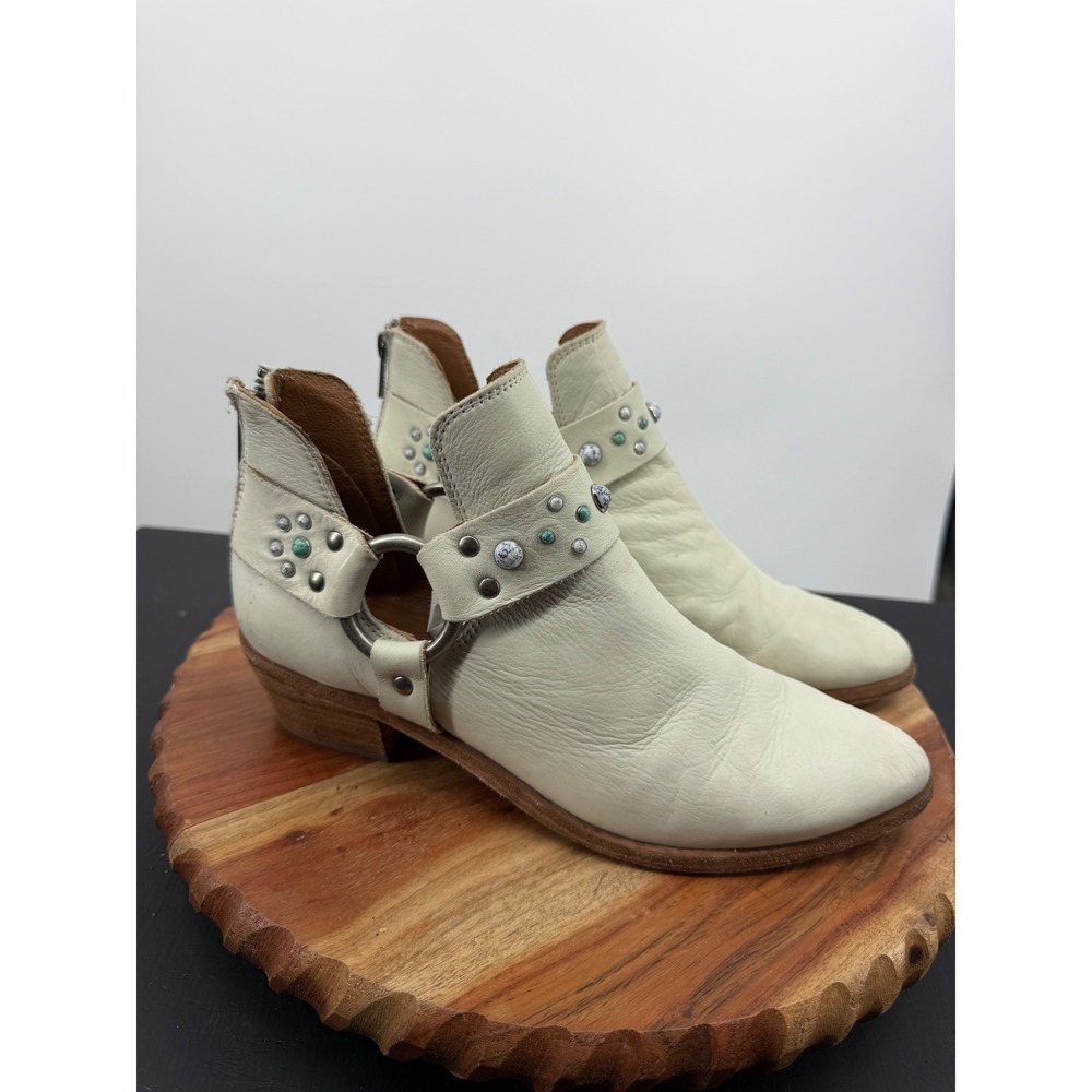 Frye Ray stone Studded Harness Booties Women 8.5 White Leather Turquoise Cutout‎